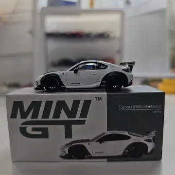 MINI GT Toyota GR86 LB Nation 화이트