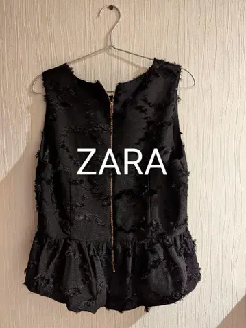 ZARA 프릴 슬리브리스 상의 블랙