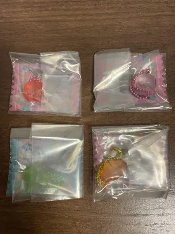 산리오 구미츄어 참 구미&미니 파우치 헬로키티