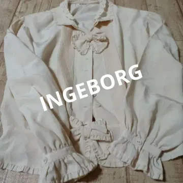잉게보그 아이보리 프릴 보타이 셔츠