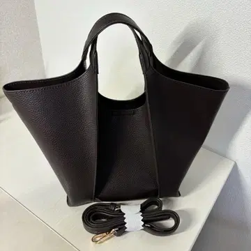 다크 브라운 가죽 토트백