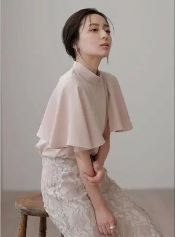 anuans 케이프 슬리브 블라우스 (PINK BEIGE)