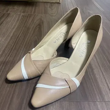 DIANA 베이지 스트레이트 토 펌프스 22.5cm