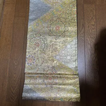 오비, 금과 은의 후쿠로 오비, 블랙 토메소데