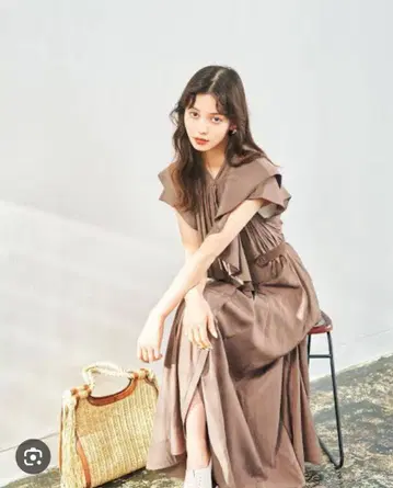 코코딜 프릴 칼라 원피스