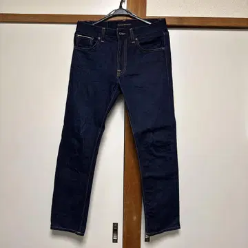 새상품급 Nudie Jeans 다크 블루 슬림 핏 데님