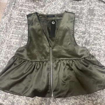 올리브색 새틴 베스트