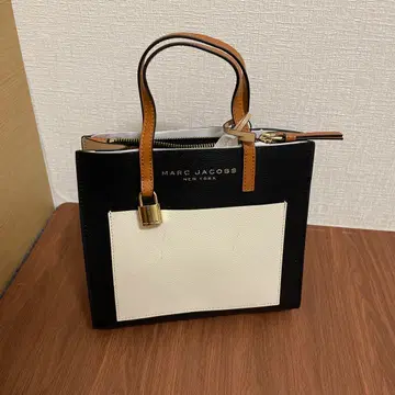 마크제이콥스 토트백 M0016131 244 A4 대응