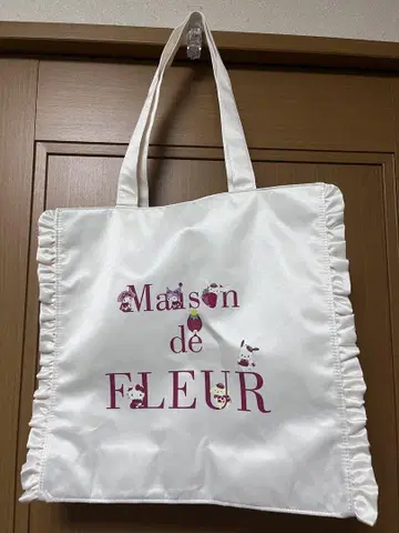 메종 드 플뢰르 딸기신문 프릴 토트백