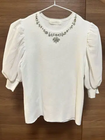 [ AND COUTURE ] 비쥬 부착 블라우스