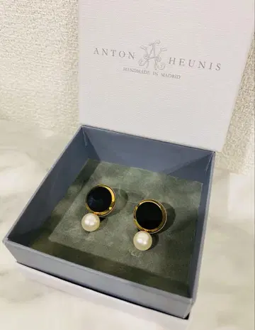 거의 미사용 ANTON HEUNIS 펄 장식 귀찌