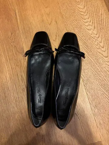 TSURU by Mariko Oikawa 에나멜 리본 펌프스 미사용