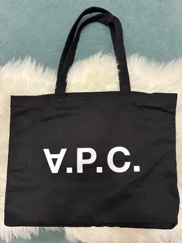 A.P.C. 로고 토트백 블랙 약 50cm x 30cm