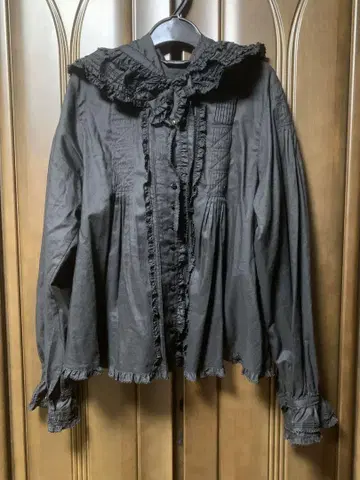 블랙 프릴 셔츠 긴팔