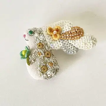 귀가 긴 요정 브로치 (샴페인 골드)