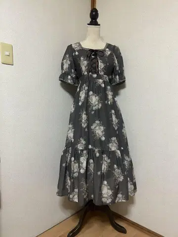 axes femme 밀푀유 로즈 패턴 원피스