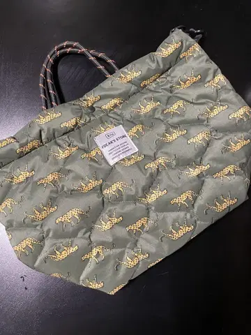 kiu x FREAK'S STORE 별주 패디드 레오파드 무늬 토트백