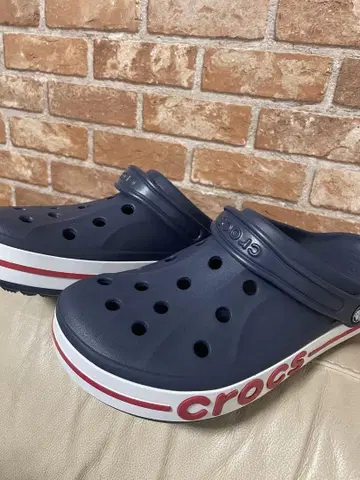 Crocs 네이비 클로그 샌들