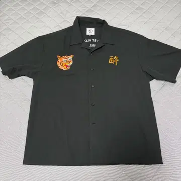 YOIDORE 반팔 셔츠 블랙 호랑이 자수 스카잔 수베니어