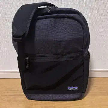 파타고니아 세로형 숄더백 PC백 네이비