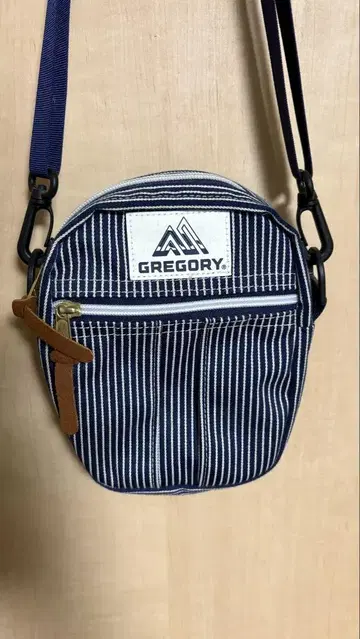 GREGORY 숄더백 네이비 스트라이프