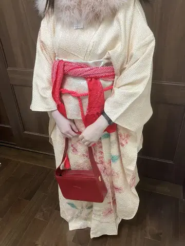 후리소데 크림색 꽃무늬 빨간색 오비