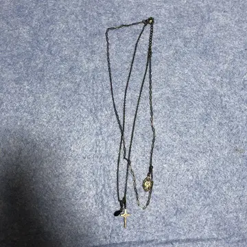 블랙 크로스 메달 목걸이