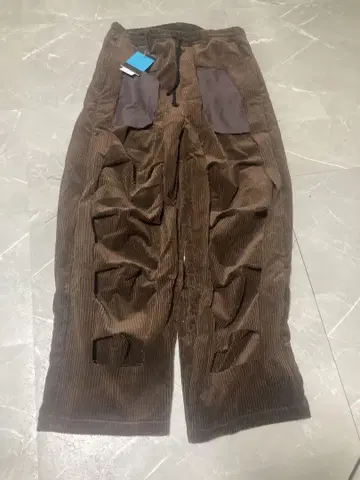 MUZE - CORDUROY 3D TROUSERS (BROWN) 뮤즈