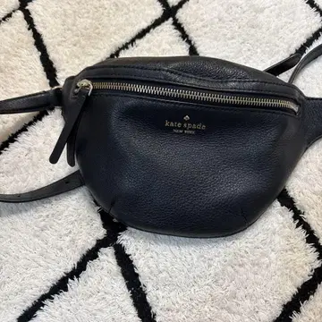 kate spade 블랙 가죽 바디백