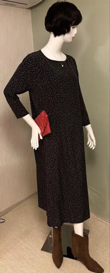 BEARDSLEY 블랙 랜덤 도트 무늬 7부 소매 원피스