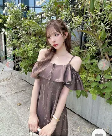 대리석 패턴 프릴 원피스 셰리미 차콜 그레이