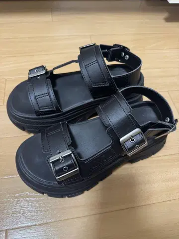 컨버스 블랙 샌들 통굽