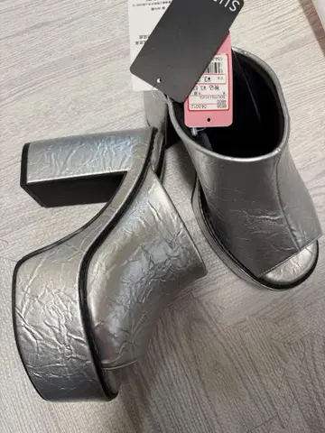 새상품 청키힐 실버 통굽 샌들 M 사이즈