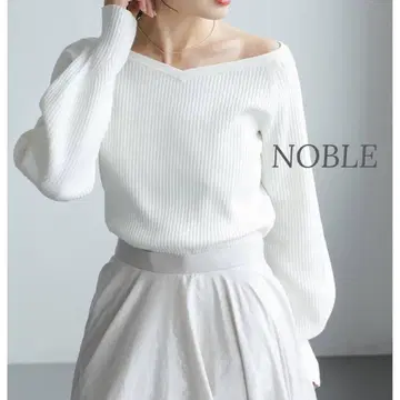 NOBLE 노블 와이드V넥 풀오버 화이트