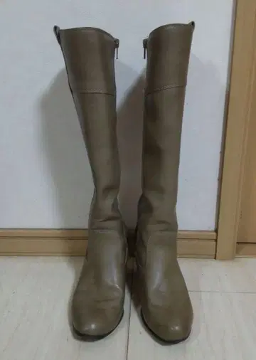 베이지 롱 부츠 중간 힐