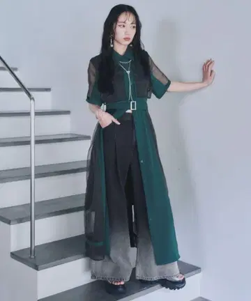 HARE 시어 파이핑 원피스 그린