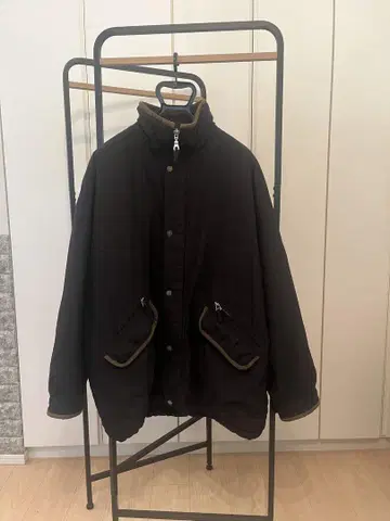 [ Hugo BOSS ] 겨울용 자켓 블랙 XL