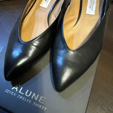 ALUNE 블랙 펌프스 802009 23.5 cm