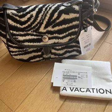 A VACATION KIKI 제브라 새상품급