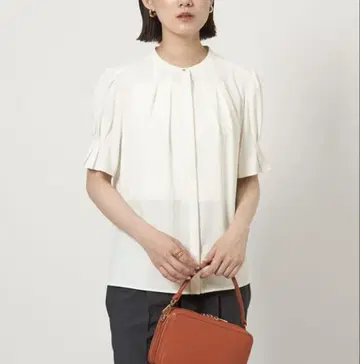 그린 라벨 릴랙싱 소매 턱 숏 슬리브 블라우스