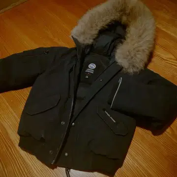 CANADA GOOSE 블랙 퍼 다운 자켓