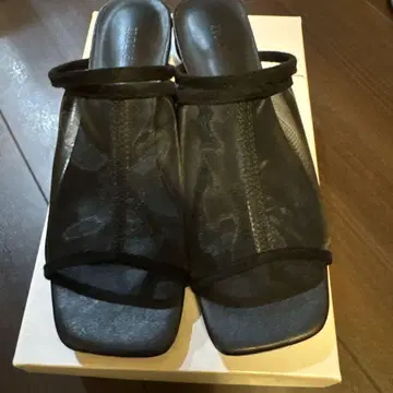 누에르 nouer 블랙 샌들 오픈토