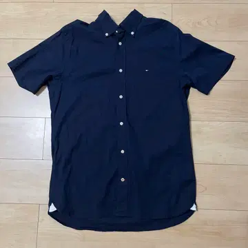 TOMMY HILFIGER 반팔 셔츠 가슴 로고 블랙 M 사이즈