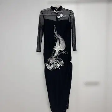 자수 장식 블랙 차이나 드레스
