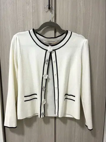 tocco closet 펄 비쥬 플라워 모티브 배색 라인 가디건 M
