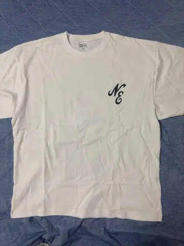 New Era 화이트 T셔츠 L 사이즈 (오버 사이즈)