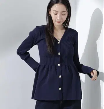 앞뒤 2WAY 페플럼 니트 가디건 네이비