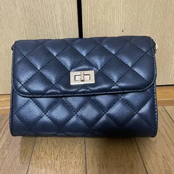블랙 퀼팅 숄더백