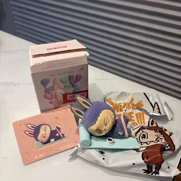 POP MART LAZY YOGA 러브브 피규어