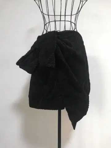 블랙 코듀로이 타이트 스커트